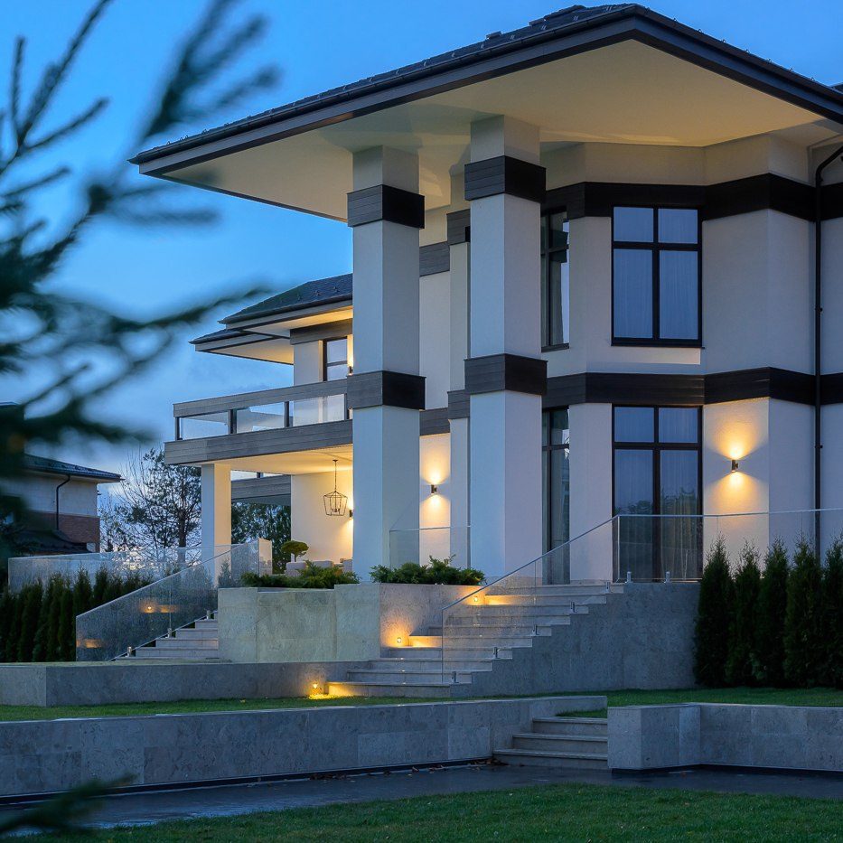 Altair Residence вечером: подсветка фасада